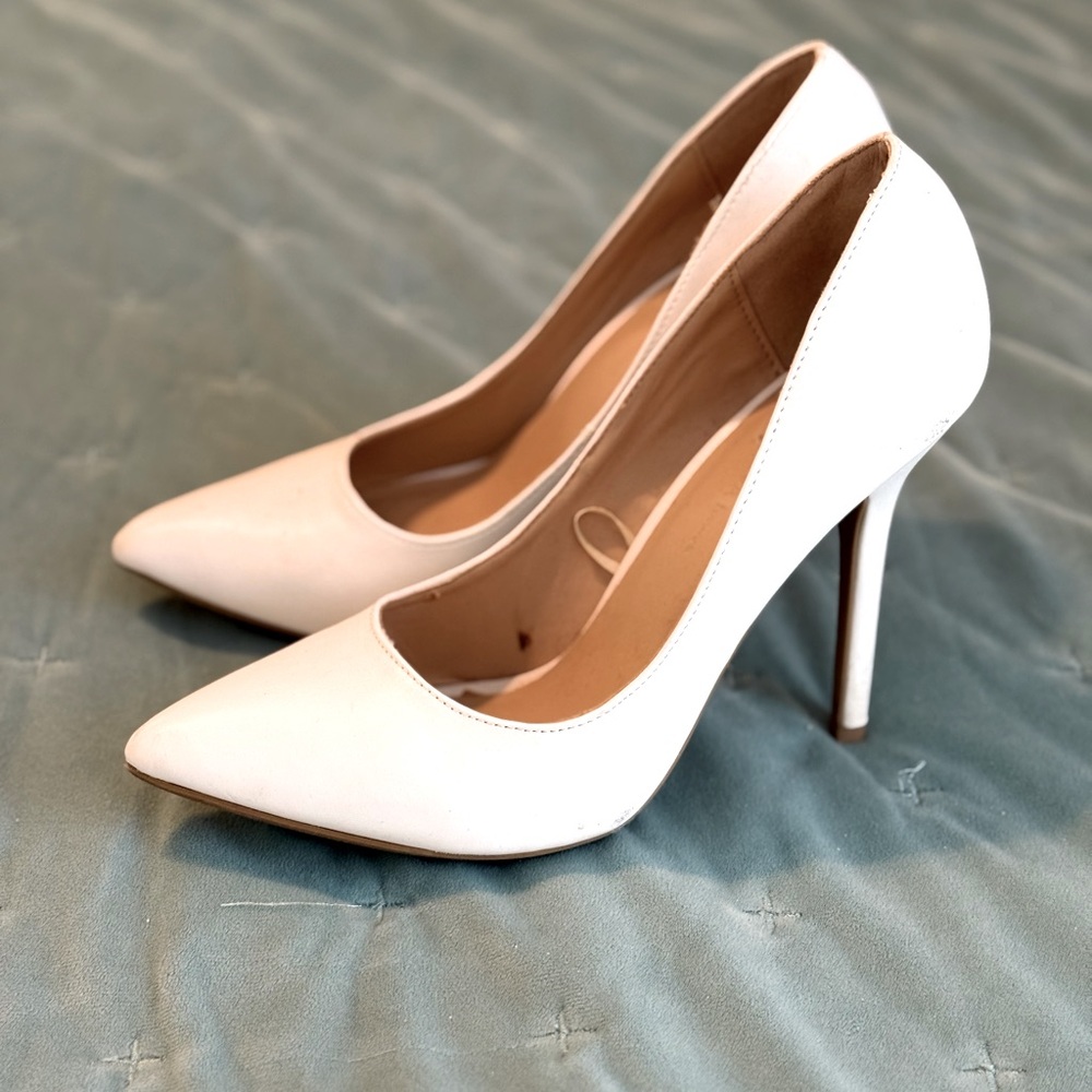 SOLD White heeled pumps size 8 in excellent condition - Picture 1 of 5